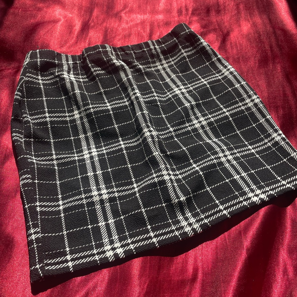Black & white plaid skirt